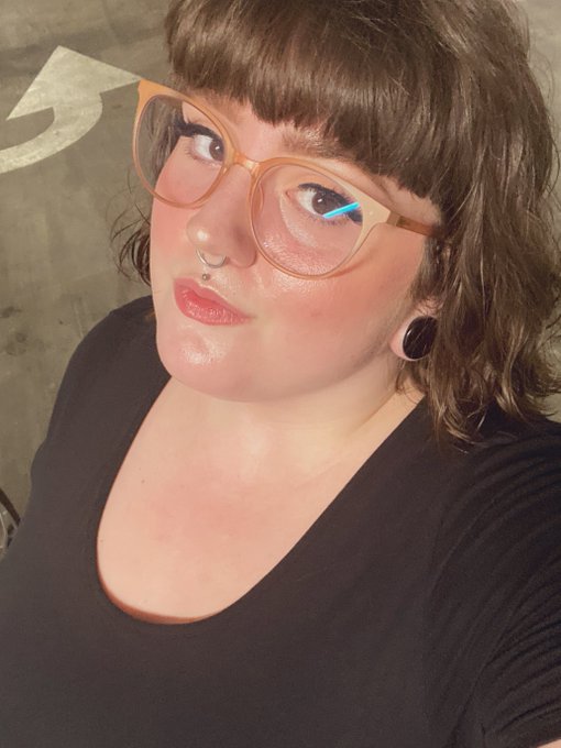 Parking garage selfie ✌🏻✨ https://t.co/fEntmwJDED