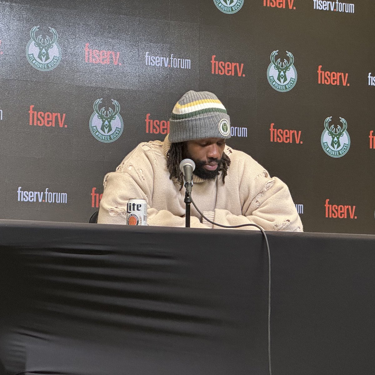 eric_nehm's tweet photo. Patrick Beverley at the podium with a Miller Lite on his first night in Milwaukee. https://t.co/y8uYmW2BUm