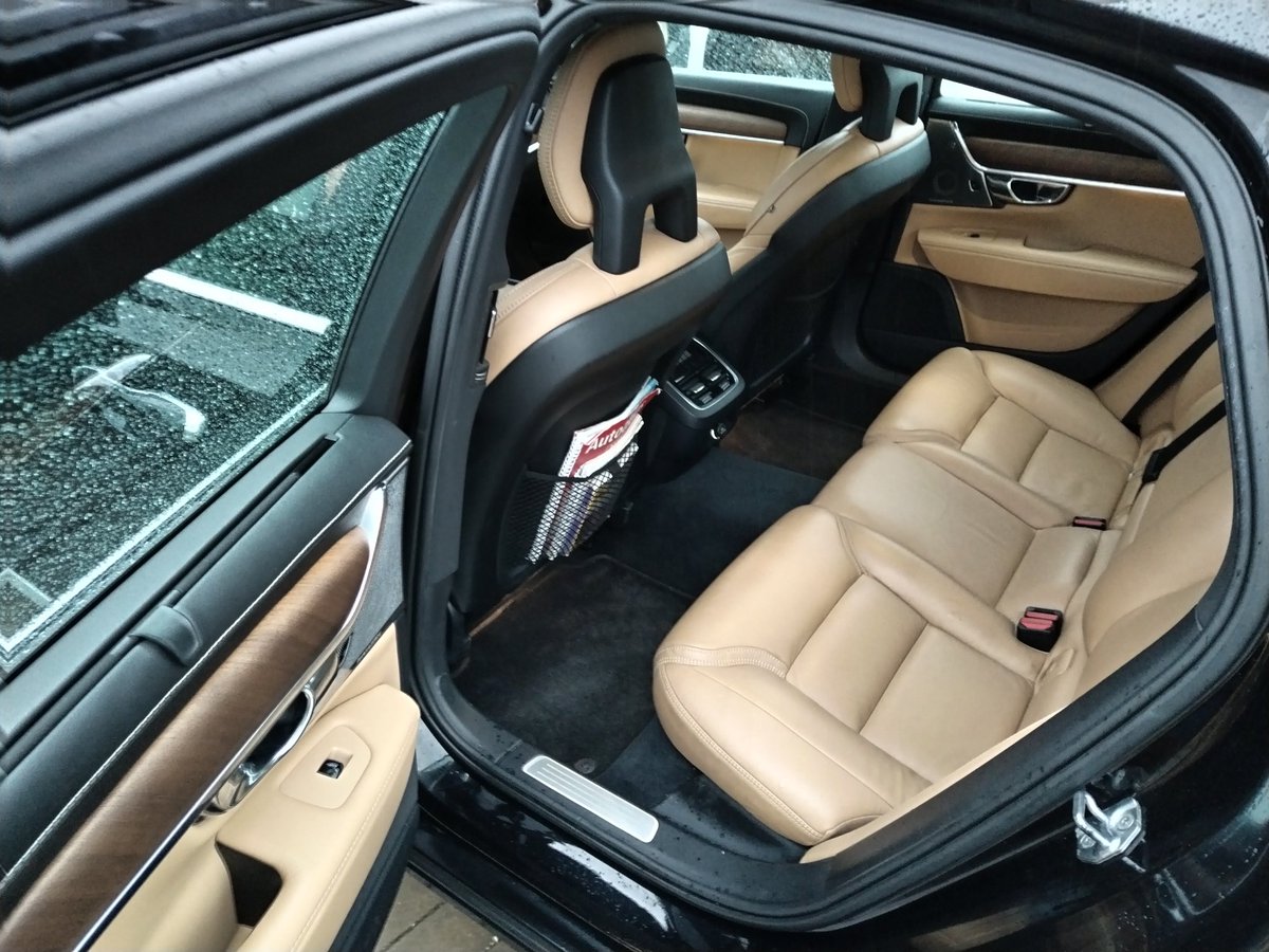 Bejk_kolenatej's tweet photo. S těžkým srdcem zkouším sílu twitteru:
Nechtěl by někdo Volvo S90 v super výbavě a stavu a z nejlepších rukou? Budu se s ním s těžkým srdcem loučit... Když tak pište do DM... https://t.co/lA3qZDAizc