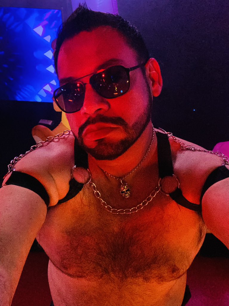 Y así empieza la noche en #SantaDiabla en el <a href="/RGV_LW/">RGV Leather Weekend</a>