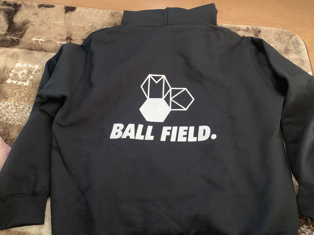 hnakaji21391523's tweet photo. 家に帰ったらパーカー届いてた🙌
春ローテだなー😉
#マキヒカ
#makihika
#mkballfield
#mkbf https://t.co/3ttvXTr6mk