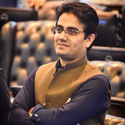 یہ کیسے ہوسکتا ہے یقین نہیں آرہا کہ پورے صوبے سے تحریک انصاف کے عام عام سے بندے جیت گئے اور دارالحکومت پشاور میں تحریک کے انصاف وفادار تیمور جھگڑا اور کامران بنگش ہار جائے، امید ہے عدالتیں انصاف فراہم کریگی!