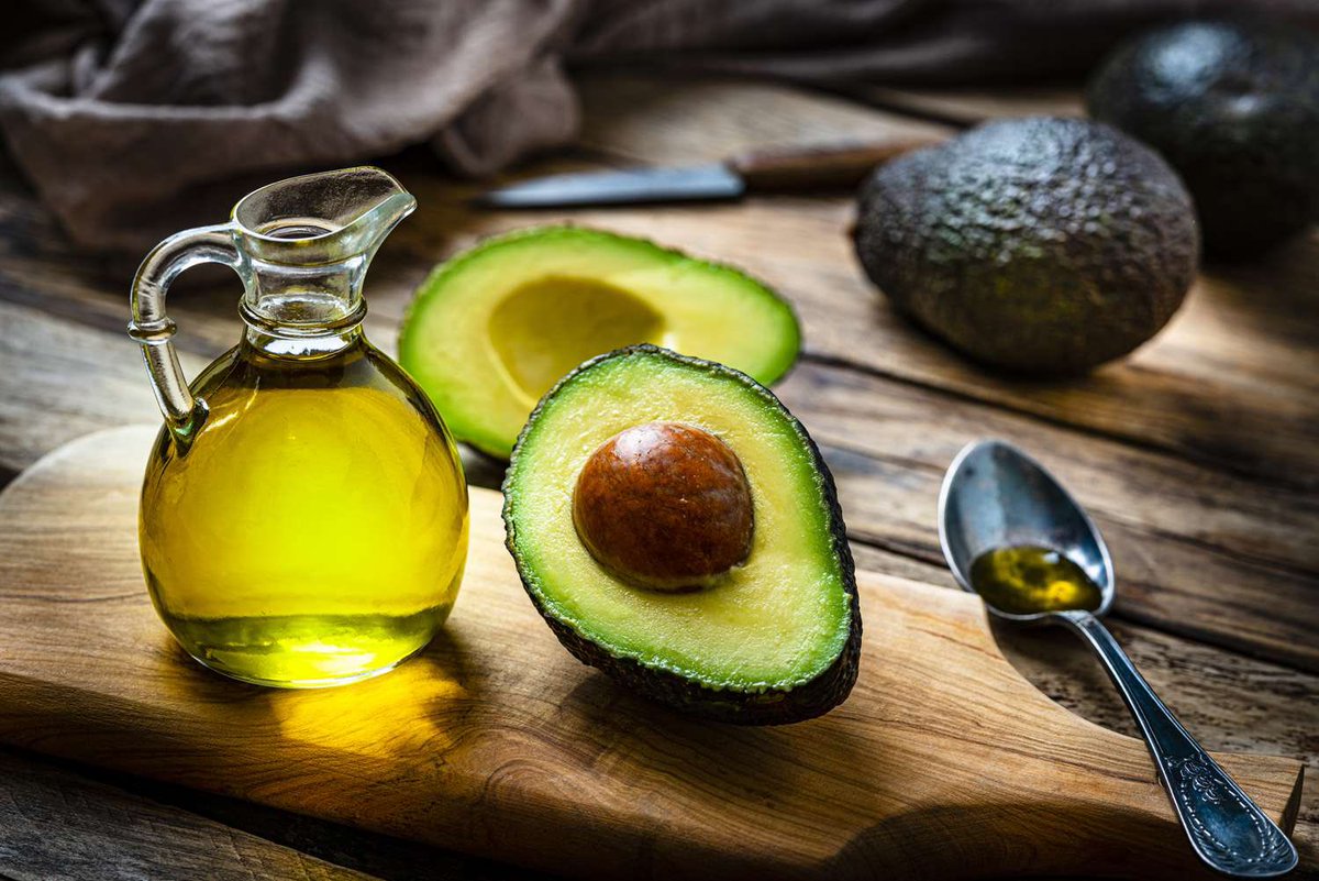 OKAY AVOCADOS 🥑 // The antioxidants & anti-inflammatory agents in avocado oil help your skin stay smooth, strong, & elastic. It can also be used to:

🌱calm itchy skin
🌱heal chapped skin
🌱hydrate and moisturize skin
🌱protect against skin damage

#nontoxicliving 
#FromDaSoil