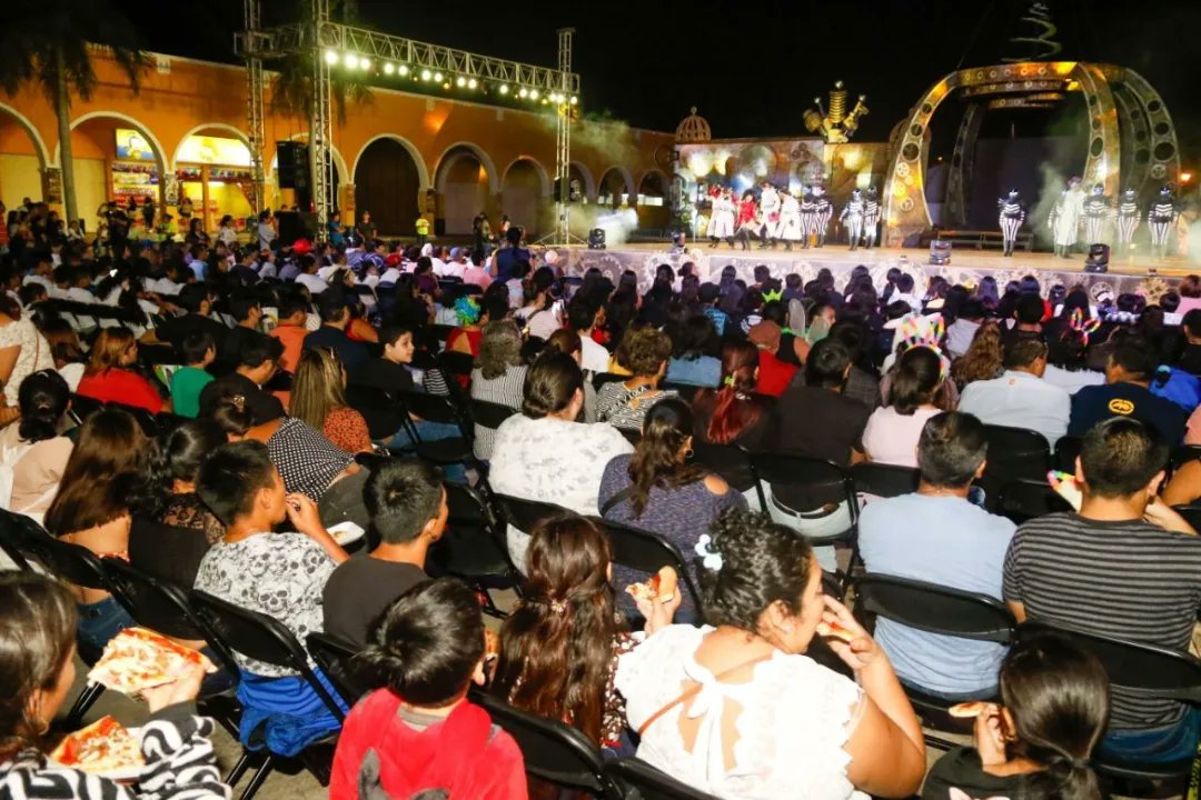 alexruzcastro's tweet photo. ¡Vengan a disfrutar del Carnaval más seguro de México! 🎭🎊
Junto con las familias yucatecas inauguramos las actividades de #CiudadCarnaval en el que tendremos eventos, desfiles y conciertos preparados para toda la familia hasta el 14 de febrero.
Les comparto la cartelera:
👉🏻 https://t.co/RK4PHMtvq6
#CarnavalMérida2024
#MéridaUnidaPorMás