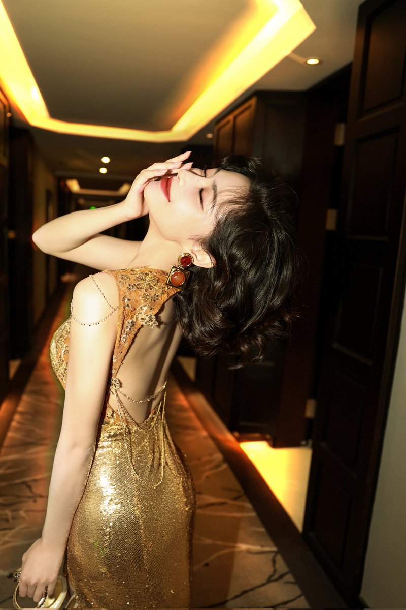 kilynkatlynn's tweet photo. มาดมัวแซลสวี่เจียฉี ปีนี้เน้นสีทองทุกงานจริงๆ สวยมากๆๆๆ

#Xujiaqi #许佳琪 #สวี่เจียฉี #kikixu 🦊 https://t.co/VHUr55JH4O