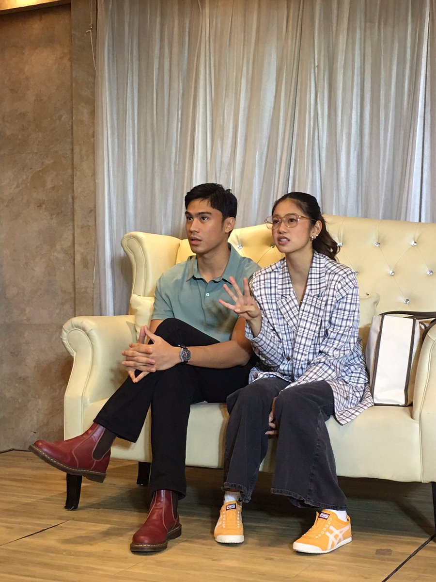 kaomiughgel's tweet image. Playing charades with royals!

A DATE WITH KAOMIAH