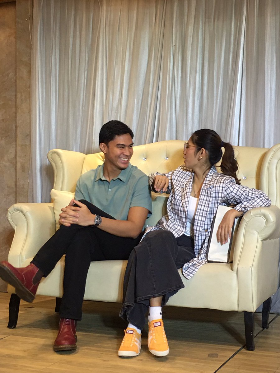 kaomiughgel's tweet image. Playing charades with royals!

A DATE WITH KAOMIAH