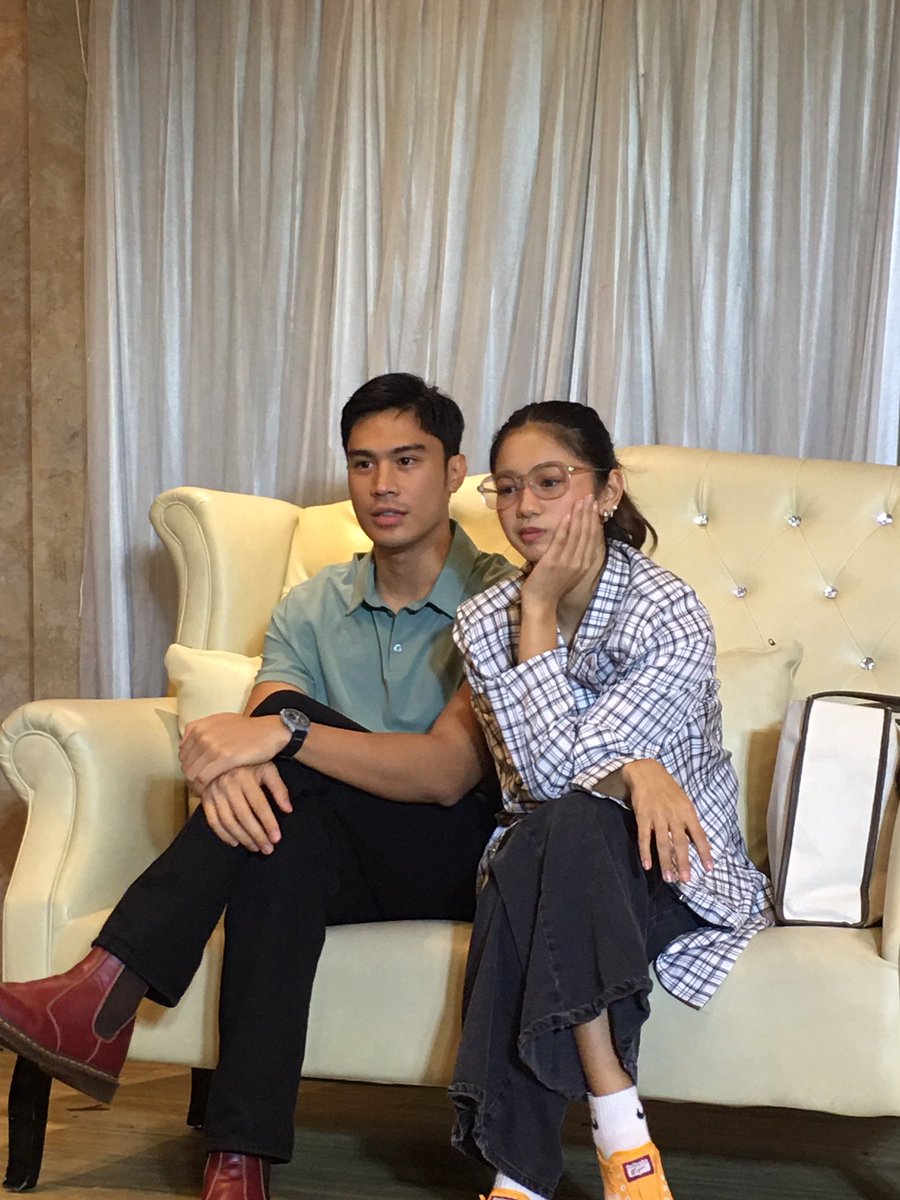 kaomiughgel's tweet image. Playing charades with royals!

A DATE WITH KAOMIAH