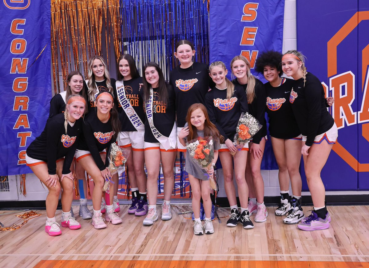 SportsPicsOhio's tweet photo. Senior Night...Great picture 🧡🧡 thanks for having me photograph your senior night

@malinawandtke

@madisonyanka

@avaongaro

@avaboccio35

@bellathorn07

@nora03789509

@kylie_perone44

@mobrien_05 @OOHSSportsLive @OOHS_GirlsBball  @orangegirlsbball @orangesports_live https://t.co/mD1giAFfhl