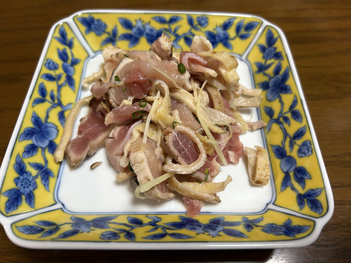 nurseman33's tweet photo. 福岡最高！
食べ物がおいしすぎる😋

#福岡県  #久留米市  #もつ鍋  #豚骨ラーメン  #鳥のタタキ https://t.co/YeWevhFYu1