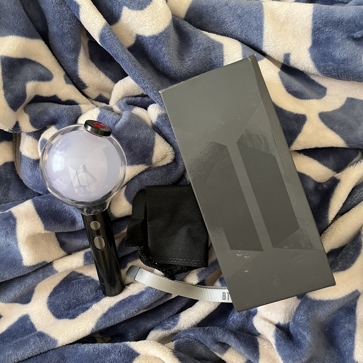 woniepc's tweet photo. #miavail! wts lfb ph bts

army bomb mots se ver - ₱800

𖦹 only used for online cons
𖦹 w/ box and pouch (no pcs)
𖦹 onhand ! payo
𖦹 gcash ! ggx/sdd
𖦹 reply or dm “mine” to claim https://t.co/GndMDSSlM2