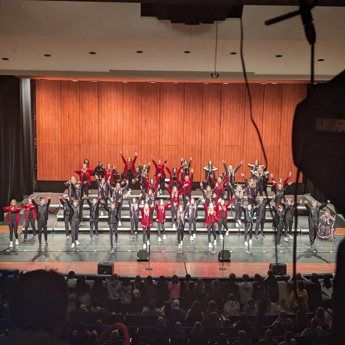 ADM Middle School students did an AMAZING job at their first Show Choir Event!! I'm so proud of them and their awesome leader, Miss Roquet!! Way to represent!!
