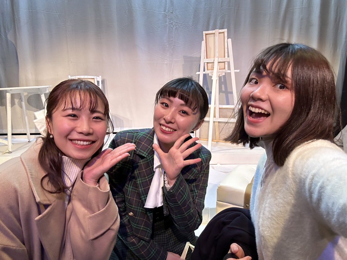 kurumi_fujimoto's tweet photo. ミュージカル #陽だまりに青 観劇🌻
ゴッホの弟の奥さんヨハンナを主人公に描いた物語。人を愛すとはその人の家族までも愛すこと。3人のそれぞれの愛が丁寧に描かれてました。素敵な作品です。ハンカチ必須！
ヨハンナ役@Nanami_nabenabe と 一緒に観劇した@MapleFrogkaede と📸 https://t.co/8jCAI6D1at