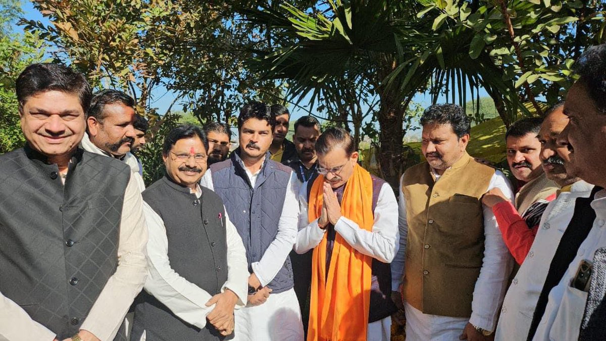 RaoRamrajasingh's tweet image. भारतीय जनता पार्टी प्रदेश अध्यक्ष माननीय श्री @vdsharmabjp जी से राधौगढ़ विधानसभा के ग्राम आवन मे मुलाकात हुई।।

@BJP4MP @DrMohanYadav51 @ChouhanShivraj @HitanandSharma @aloktiwaribjp