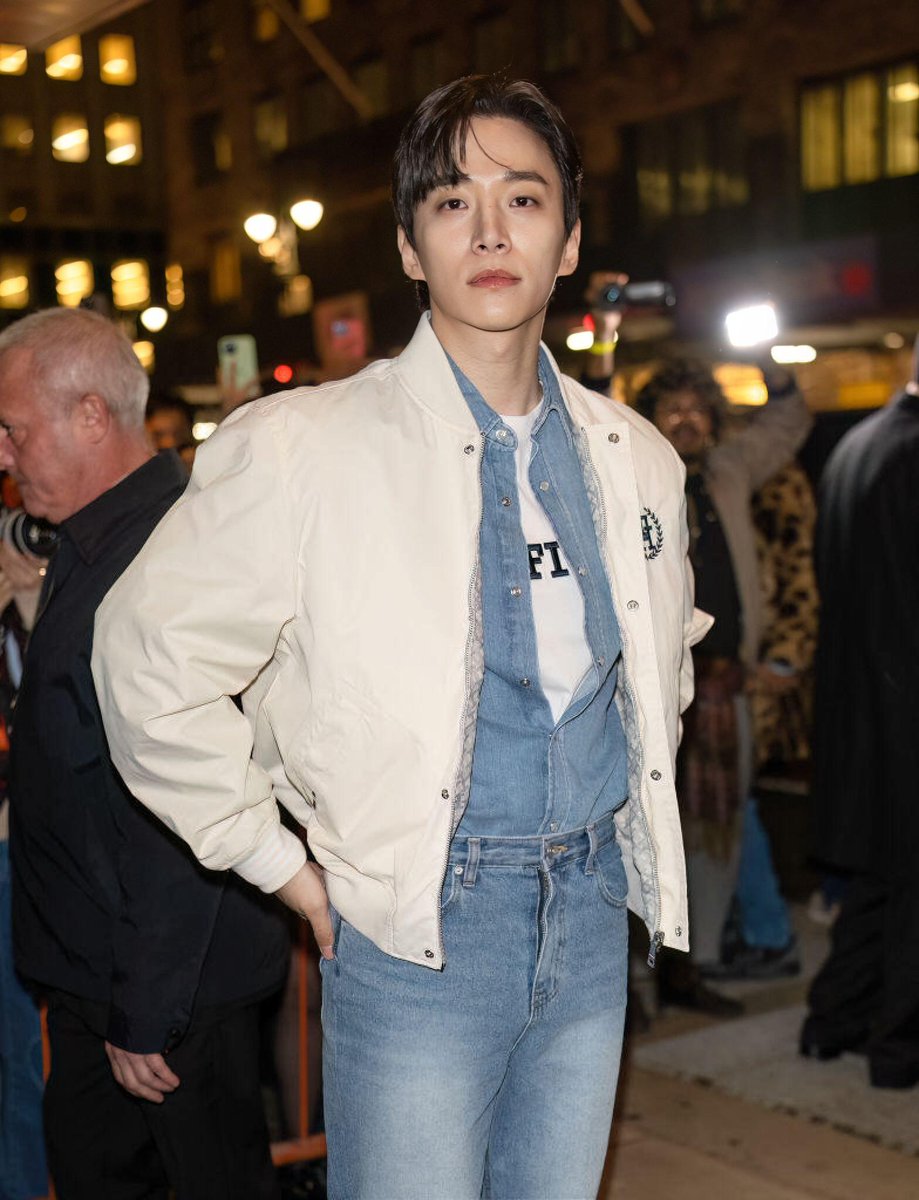 📸 240209

.<a href="/follow_2PM/">2PM</a>’s LEE JUNHO (<a href="/follow_leejunho/">LEE JUNHO Official</a>) is seen arriving to the Tommy Hilfiger fashion show during New York Fashion Week.🗽 (1/2)

#2PM #투피엠 #JUNHO #준호
