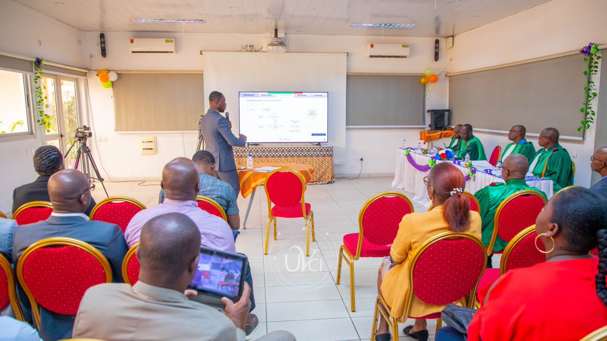 MuhamadADEBAYO's tweet photo. Première soutenance de thèse à l' @uvciv : Mention Très Honorable pour une innovation des examens en ligne avec les algorithmes de deep learning. Bravo ��🏽à Dr YAO KONAN qui a obtenu la mention très honorable avec les félicitations du jury. https://t.co/ImRME7FlR4