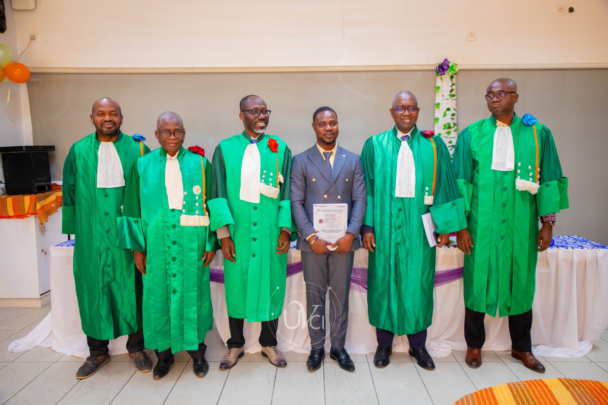 MuhamadADEBAYO's tweet photo. Première soutenance de thèse à l' @uvciv : Mention Très Honorable pour une innovation des examens en ligne avec les algorithmes de deep learning. Bravo ��🏽à Dr YAO KONAN qui a obtenu la mention très honorable avec les félicitations du jury. https://t.co/ImRME7FlR4