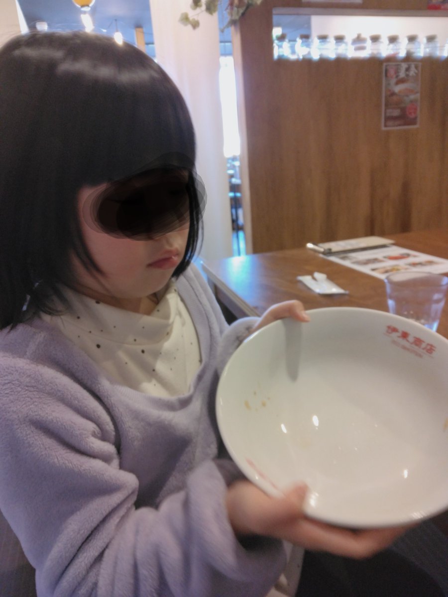 ruito0225's tweet photo. 帰りに行きつけの餃子食堂でで、お昼ご飯🍜
スープまで飲みきるほど好きすぎる❤無くなって不服そうw https://t.co/wuH8kM2GD8