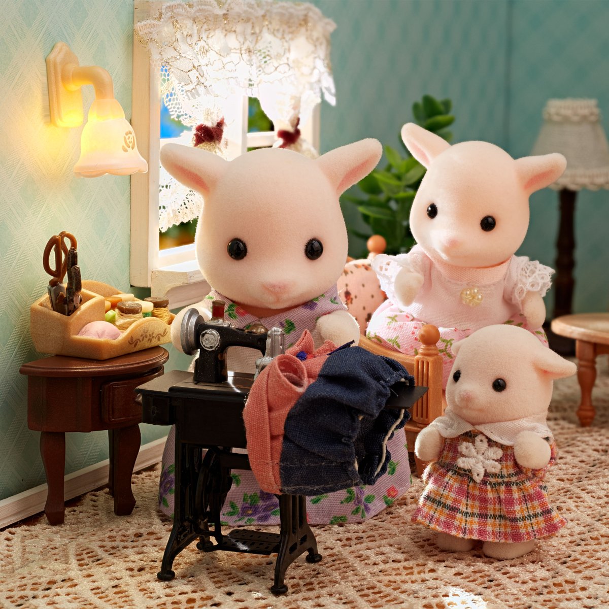 SylvanianUK's tweet photo. Jenny likes to help her father on his deliveries! 📦

Her mum is sewing her a delivery uniform of her very own! 

Jenny can't wait to wear it! 🤩

#takeyourchildtowork #sewing #sylvanianfamilies #sylvanianfamily #sylvanian #calicocritters #calico #dollhouse #miniature #kawaii https://t.co/AF6Md0hov3