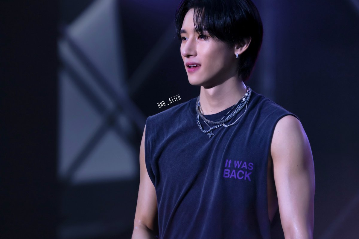 hhh_aitch's tweet photo. 230903 ์ฐฝ๊ท ์์ด์ ๋ฆฌ์คํํ์คํฐ๋ฒ
์ฐํด๋ ๋ฉ๊ฐ๋ฉ๊ฐ ์ฐฝ๊ท ์ด ์ฌ์ง ๋ณด์ ํ๊ธฐ
๋ค๋ค ๋ง๋๊ฑฐ ๋ง์ด๋จน๊ณ ํ๋ณตํ ์ค๋ ๋์ธ์ฉ๐งง๐
#์ฐฝ๊ท #์์ด์ #IM #CHANGKYUN
#๋ชฌ์คํ์์ค #MONSTAX #MONSTA_X
#resffectfestival https://t.co/FNxpj3t0OO