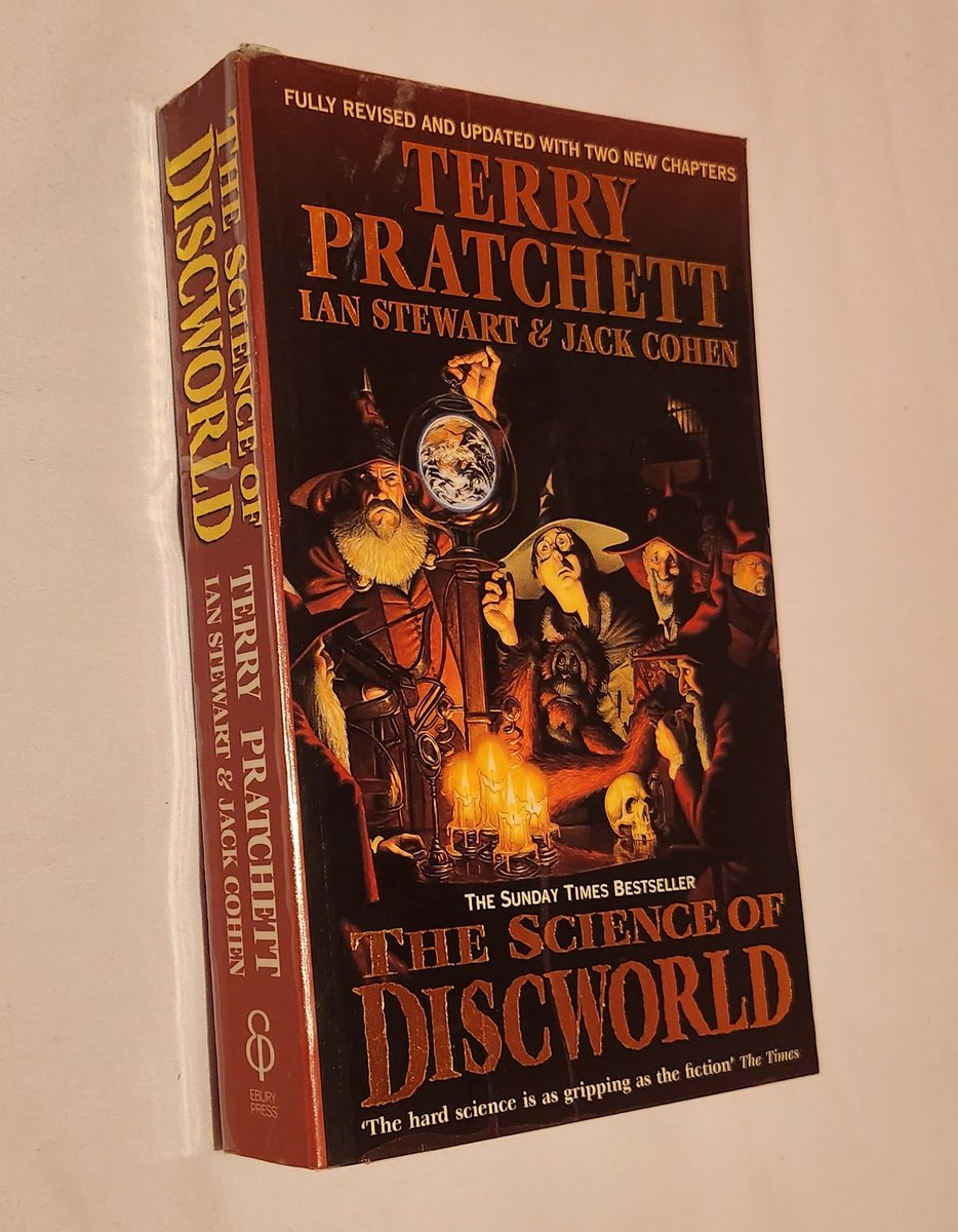 rjcrnrmsthv's tweet photo. @PratchatPodcast @Lady_Beaker I felt this 'companion' book has major overtones of the Royal Institute Christmas Lectures, that happen each year in the UK. My copy has a slightly different cover. #Pratchat35 #Pratchett #Discworld #Pterry https://t.co/ZcKaeTL8Lh