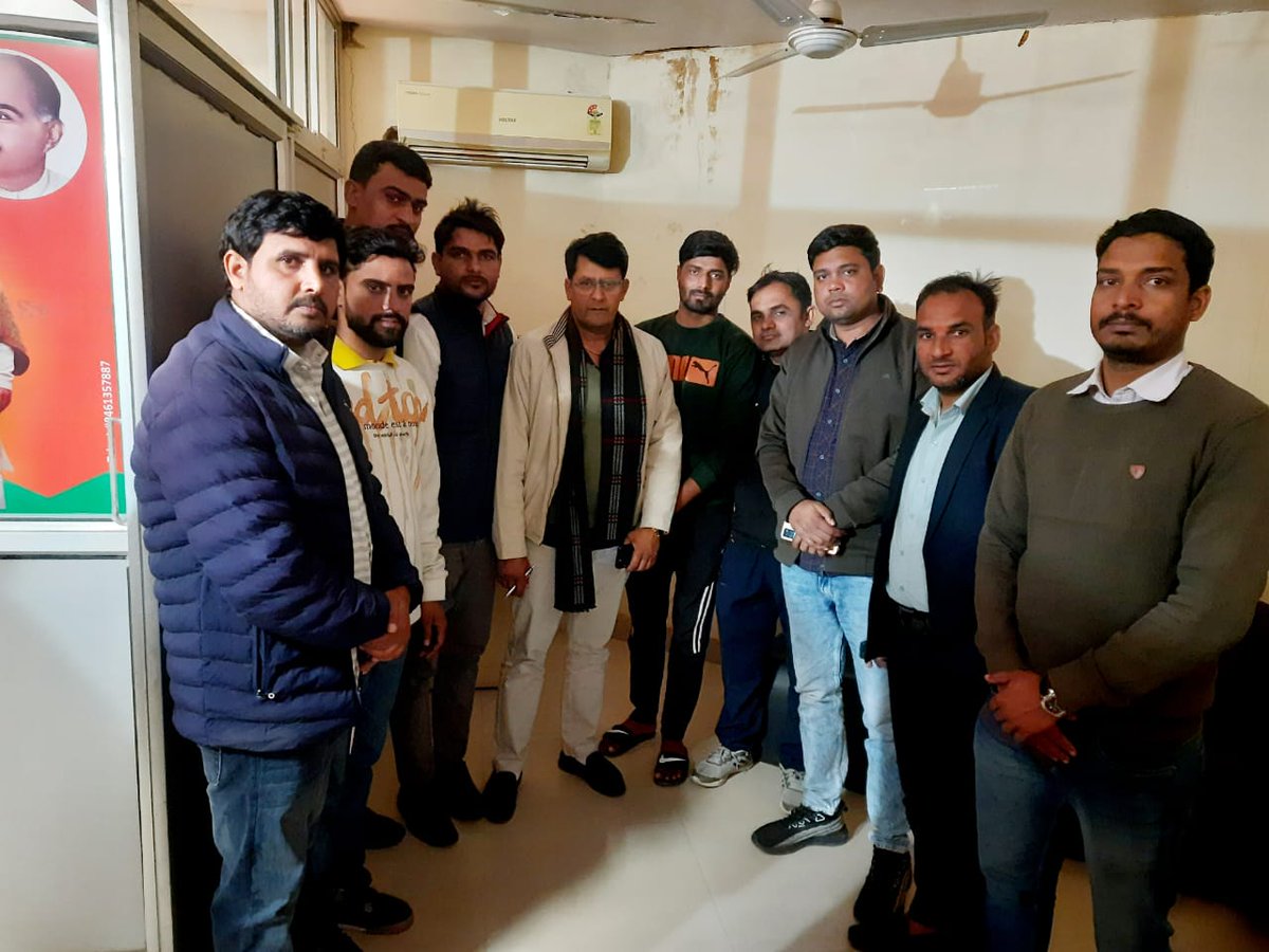 sihfw के बाहर स्वास्थ्य कर्मियों के धरने के 23वें दिन भाजपा प्रवक्ता रामलाल शर्मा व संघर्ष समिति के आह्वान पर धरने को स्थगित किया गया 
संघर्ष समिति को भाजपा प्रवक्ता रामलाल शर्मा ने आज सुबह अपने आवास पर बुलाकर यह अस्वस्थ किया कि आपके साथ अन्याय नहीं होने दूंगा
<a href="/ramlalsharmabjp/">Ramlal Sharma</a>