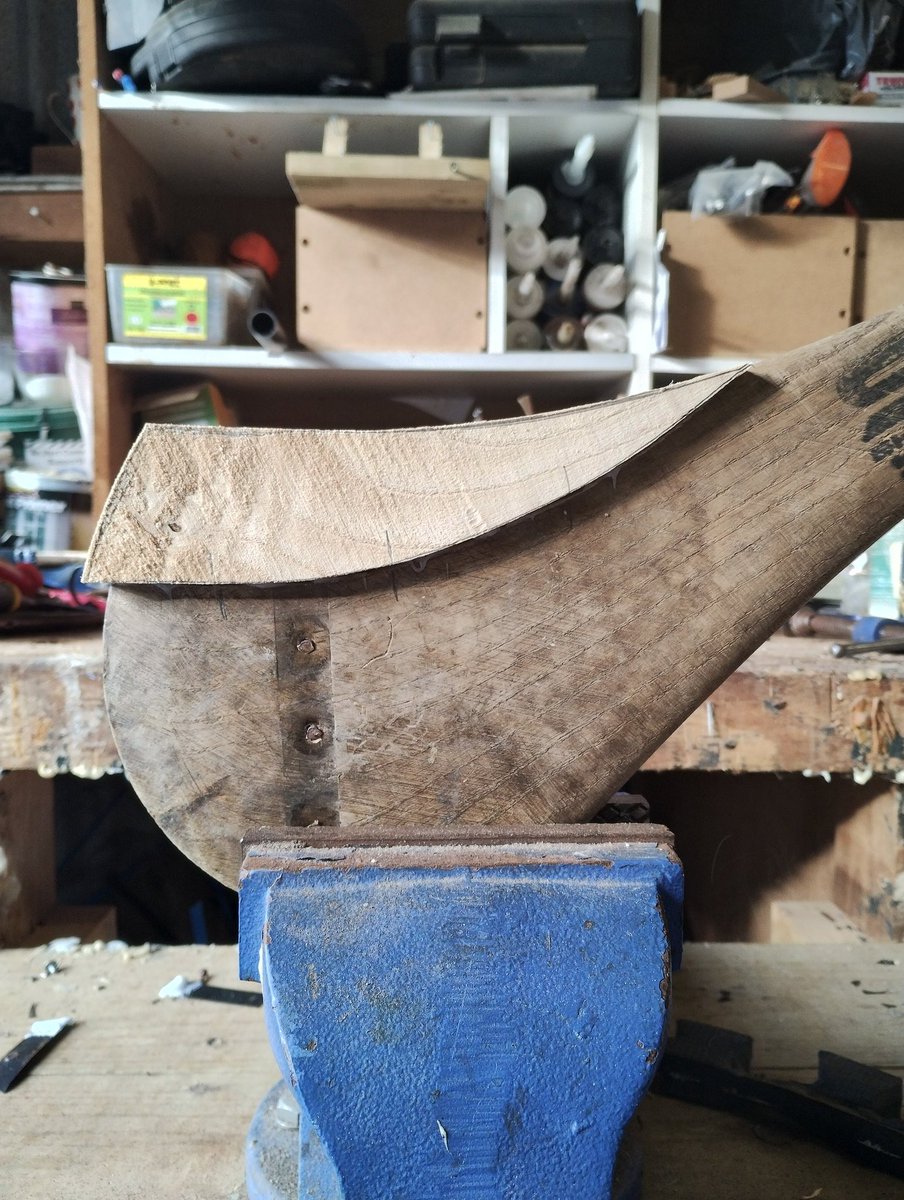 A great way for clubs to save money is to round up all the unused hurleys that are lying in garages,sheds and utility rooms 😄 Get them repaired or sanded up, new grips applied and pass them down to the next crop of hurlers/camogie players. #GAA #Hurling