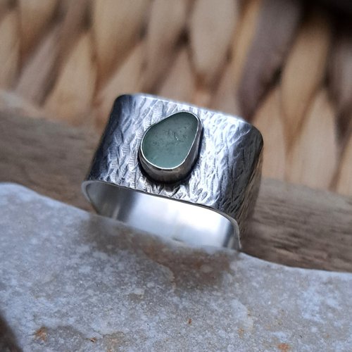 i_love_dolly's tweet photo. Morning 🌄 #UKGiftHour #UKGiftAM Channelling ocean vibes this morning with greens and blues and shells. Spring is not too far around the corner hopefully 🌼🌸🌱
https://t.co/eEU9oxa2zU
#seaglass #cowrieshells #chrysoprase #handmadejewellery #shopindie #shopsmall https://t.co/AK9zX4t86Y
