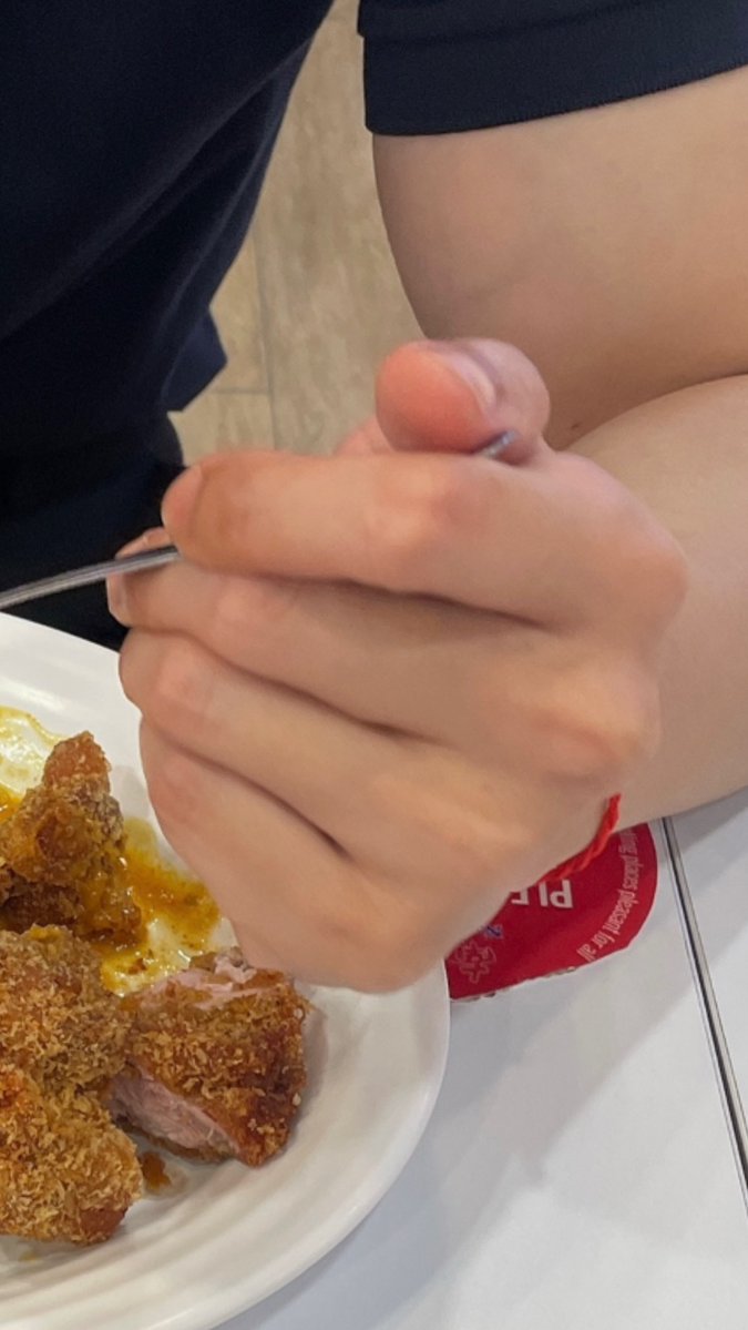 S2cherry_saku's tweet photo. 訓練中セーフティーのデモするたびにピチピチのポロシャツからチラ見えする上腕二頭筋がたまらない❤️上に毎日可愛い可愛い言ってくれる https://t.co/E0ORVhJASg