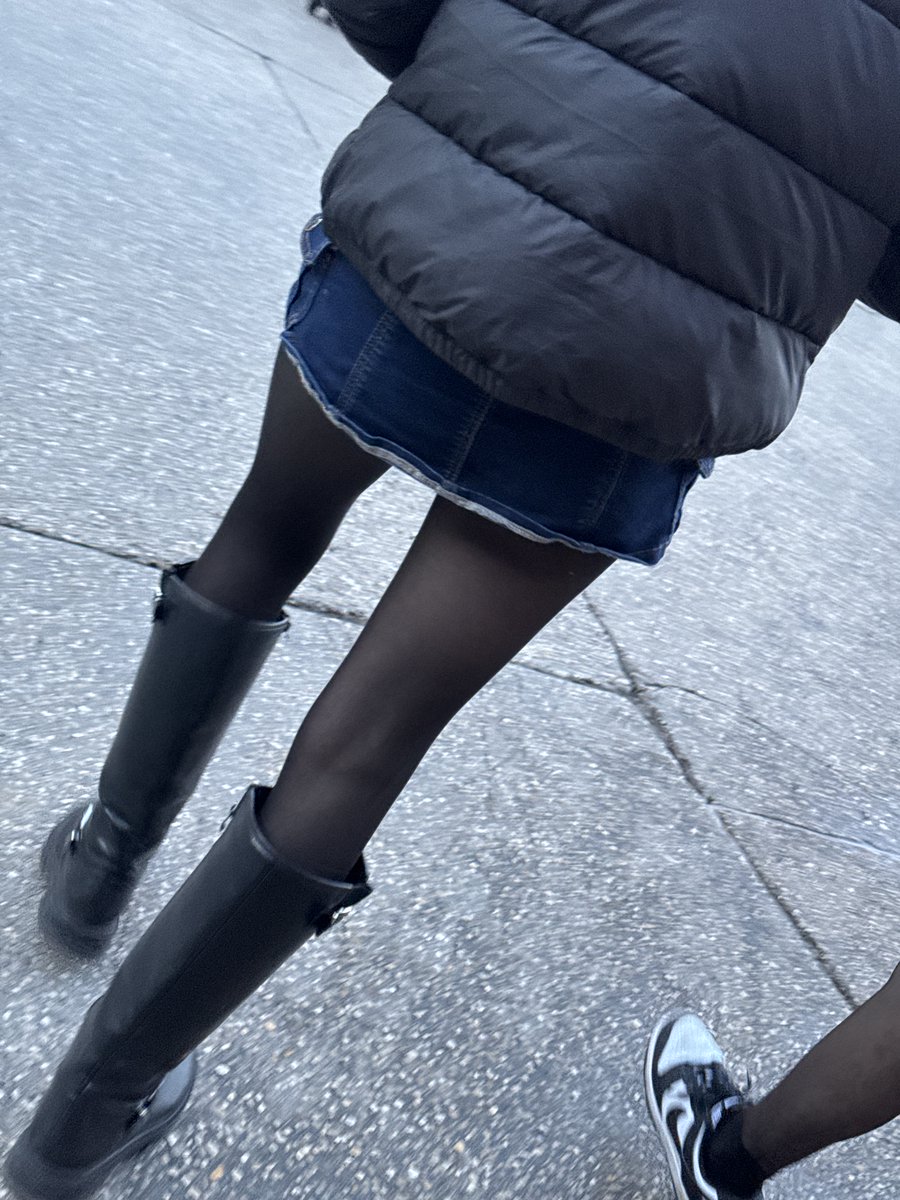 En promenade #collant #nylon #panthyhose #pantimedias #tights #pantyhosefetish #blacksheertights #NylonLegs #legs #PantyhoseGang #Strumpfhose #nylons #stockings #collant_lover #nylonfetısh #nylonaddict #nylonstreet #パンスト