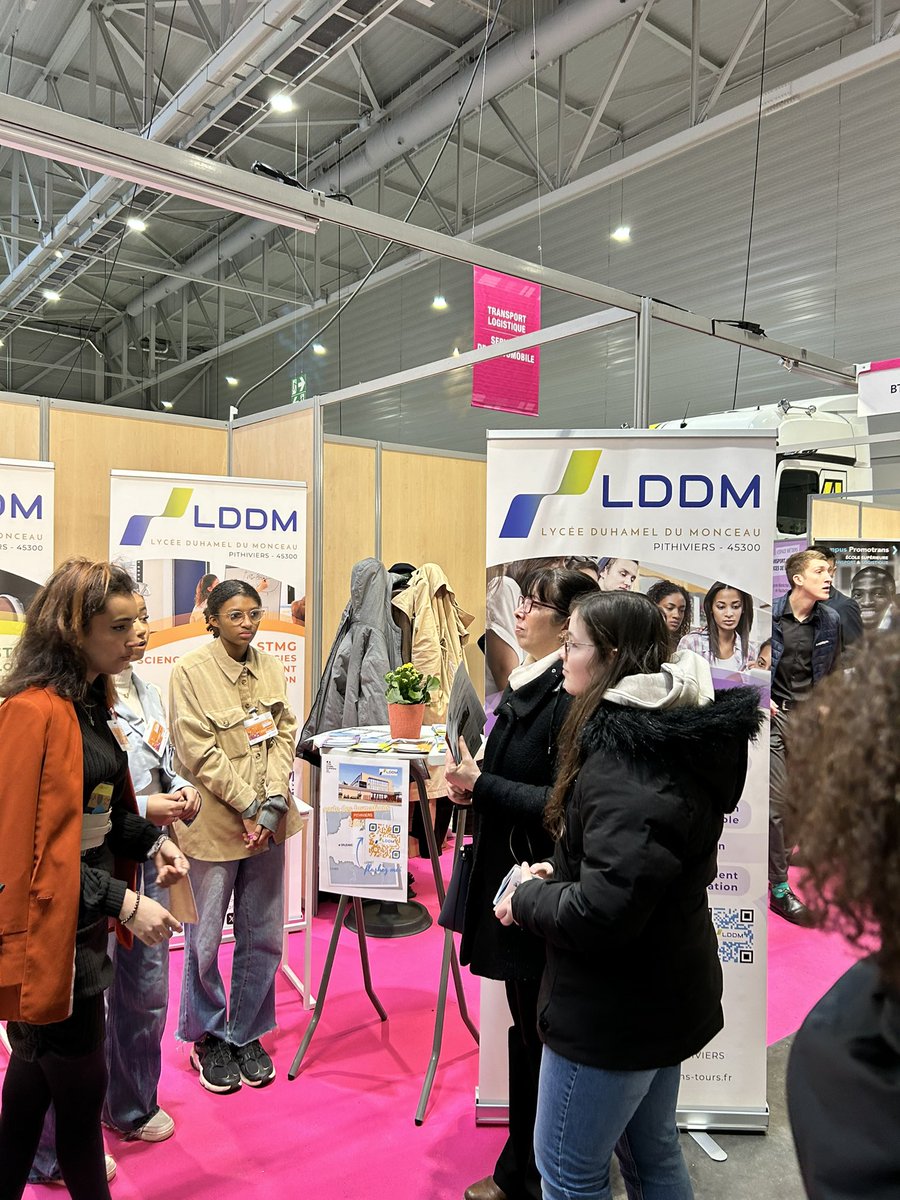DuhamelLycee's tweet photo. 3e jour du forum de l’orientation et des métiers à CO’met Orléans. Nous accueillons les familles et nos futurs élèves pour présenter les spécificités de notre établissement et les parcours de réussite proposés aux élèves. Nouveauté 2024 : ouverture de la filière ST2S https://t.co/02SDnX8CY4