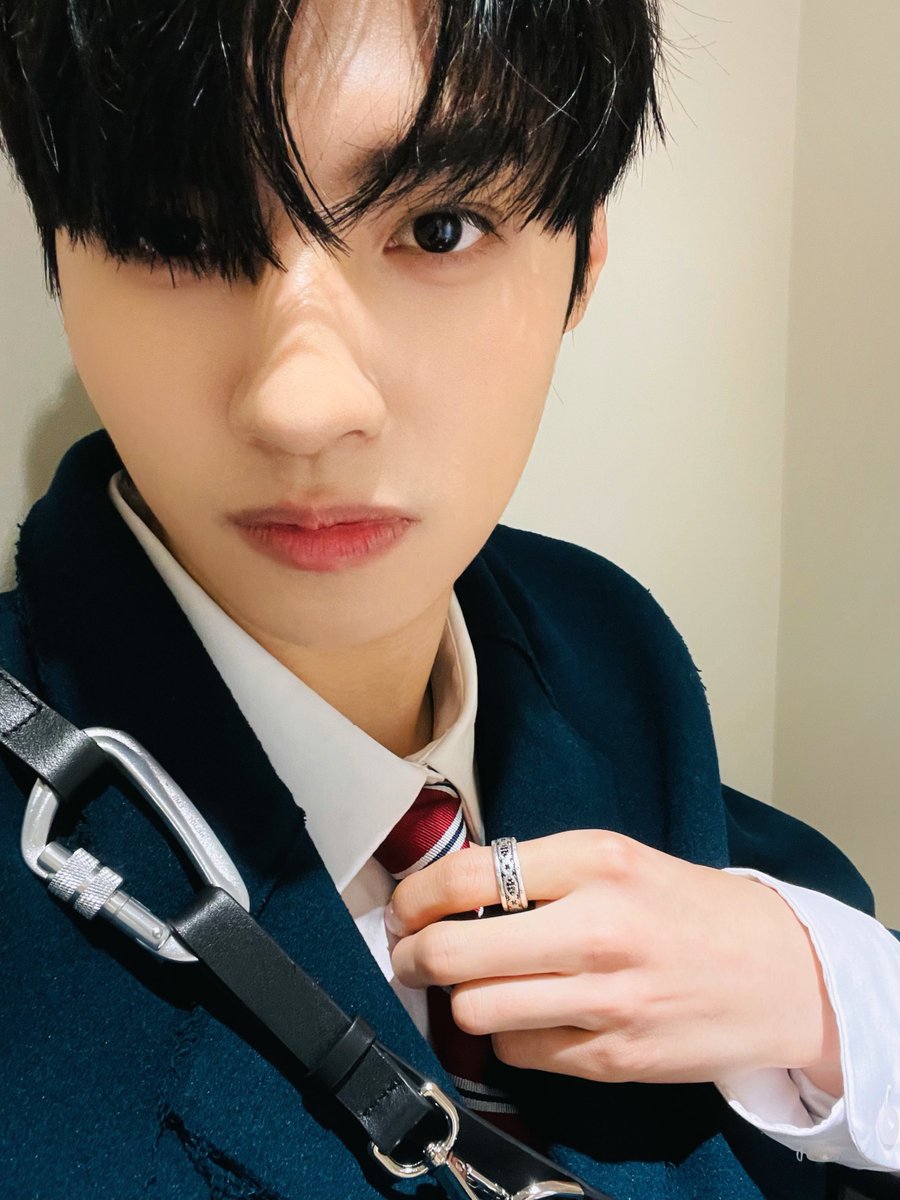 realwangjyunhao's tweet photo. みなさんHappy New Year!!
今日は旧正月なので家族と一緒にご飯を食べますよ〜
みんなも美味しいご飯たくさん食べてくださいね！
そして僕が台湾で取材を受けた記事がアップされました！
みなさんぜひチェックしてくださいね！
祝大家今年龍年 龍東龍東鏹🐲
#wangjyunhao 
#GUNO
#新年快樂 https://t.co/RsPQXqXCfc