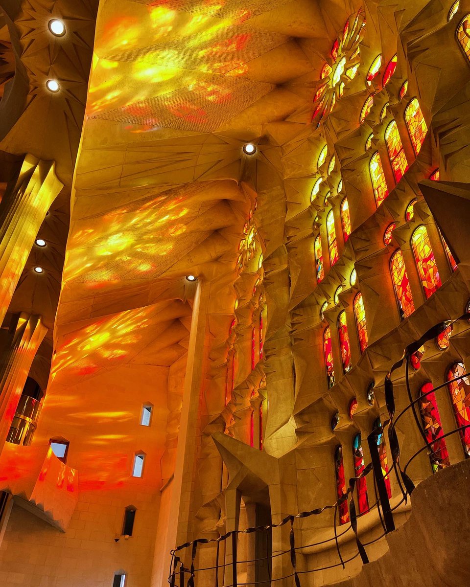Barcelona, Day 3: ✅
A visit to the Gothic Quarter and the Arc de Triomf in the morning followed by a visit to the stunning Sagrada Familia in the afternoon. We had a guided tour from Jose and were lucky enough to see the full effects of the stained glass windows.