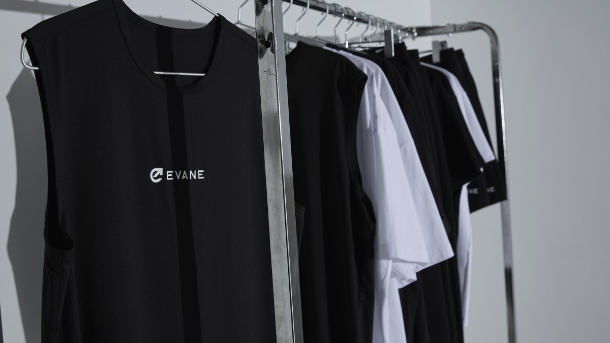 YamasawaRey's tweet photo. 遂に来週末、スポーツウェアブランド"EVANE"（エバン）が発売決定。
発売を記念してEVANE全商品に適用される5%OFFクーポンをプレゼント！

オーバーサイズ コットンストレッチ Tシャツ 
定価：1,980円(2,178円税込)
レギュラーフィット ドライTシャツ
定価：1,980円(2,178円税込）
４WAYストレッチドライ タンクトップ
定価：1,980円(2,178円税込）
コットンブレンドストレッチショートパンツ
定価：3,980円（4,378円税込）
コットンブレンドストレッチジョガーパンツ
定価：4,980円（5,478円税込）

【クーポン取得方法】
EVANE公式LINEを登録して、「エバン」とトーク画面に入力ください。
応募期限：2/15（木）23::59まで
LINE登録はこちらから
https://t.co/9vGCrflBPc