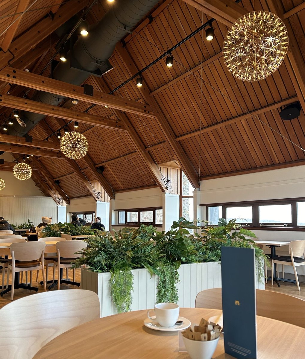 edinburghcastle's tweet image. We are happy to welcome you all back to our newly refurbished Redcoat Café ☕🍰

If you are visiting us over the weekend, pop in for a warm beverage or even a tasty slice of cake 😋