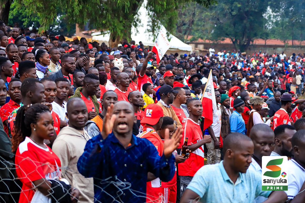 PulseSportsUGA's tweet image. Football is a religion in Kitara sub region 

🇺🇬⚽️🥰

Masindi Stadium 🏟️ was filled to the rafters as @KitarafcHoima and @SCVillaJogoo drew one-all in the @UPL on Friday.

#PulseSportsUGA #StarTimesUPL #UPLLive #KITSCV 📸: @sanyukaprime