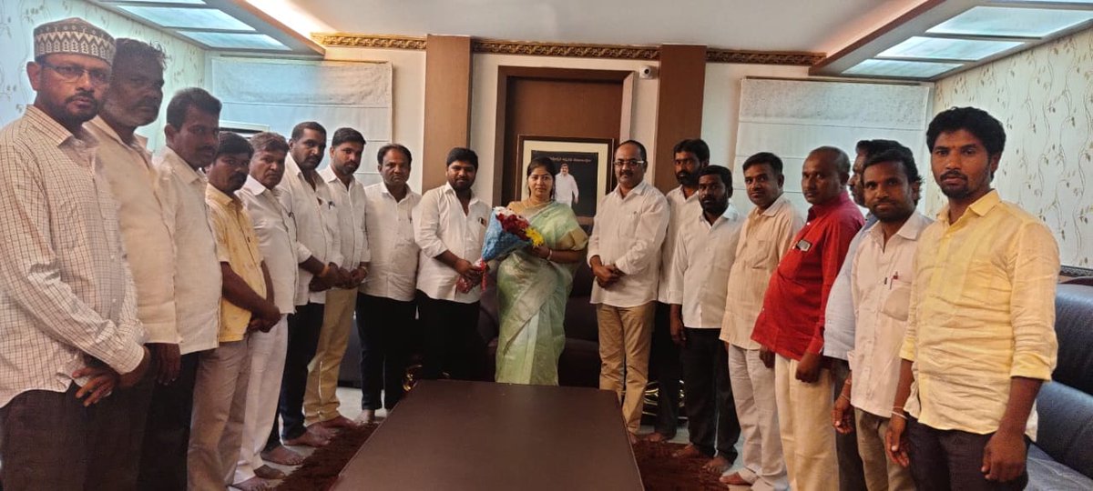 patnamsuneetha's tweet photo. Had a courtesy meet with Former MLC Yadava Reddy garu, Former Chairman of Library Institutions Kondal Reddy garu and various Chevella constituency leaders.

#Chevella https://t.co/2udhZW9LYc
