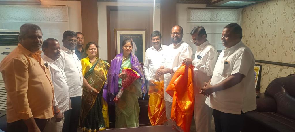 patnamsuneetha's tweet photo. Had a courtesy meet with Former MLC Yadava Reddy garu, Former Chairman of Library Institutions Kondal Reddy garu and various Chevella constituency leaders.

#Chevella https://t.co/2udhZW9LYc