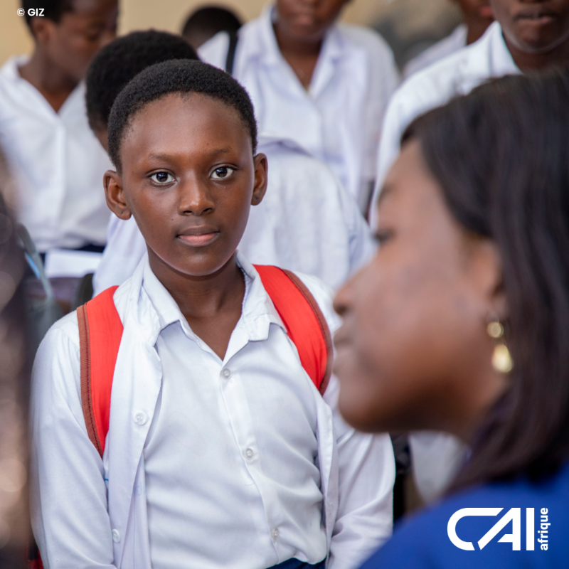 halloafrique's tweet photo. "Dans 5-10 ans je me vois cheffe d’entreprise ds le secteur des énergies renouvelables." Christelle OGO, #FemmedeScience en Côte d'Ivoire🇨🇮
En tant que présidente de l'association "Sciences & Technologies au Féminin" Christelle brave les obstacles contre les femmes en sciences💪🏾