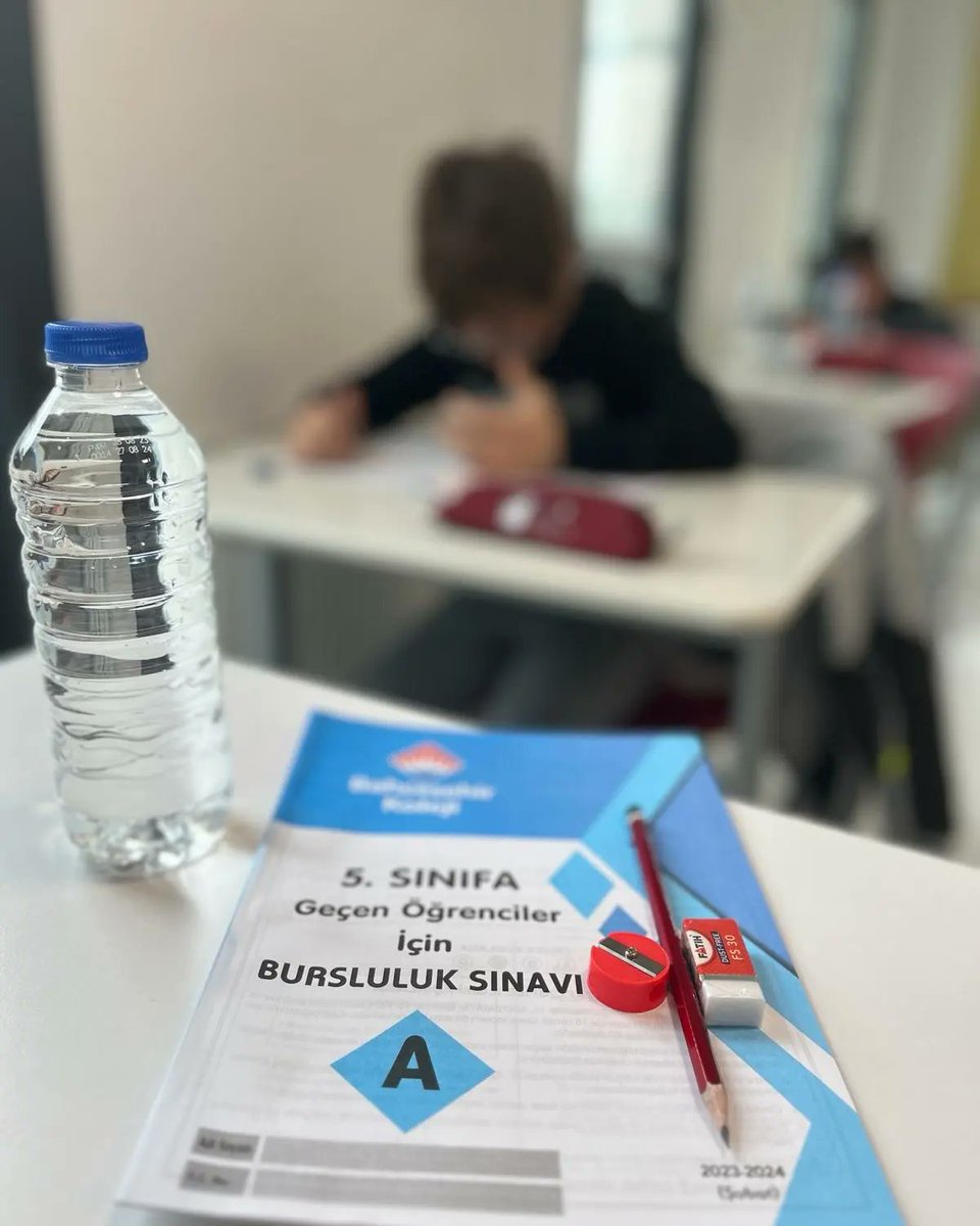 bk_atakenttema's tweet photo. 5,6,7 ve 8.sınıfa geçecek öğrencilerimizin Bursluluk Sınavı yoğun katılım ile başladı. Veli Bilgilendirme Sunumumuz Okul Müdürümüz Ertuğrul Özceylan'ın açılış konuşmasının  ardından öğretmenlerimizin  sunumuyla devam etti.

Bahçeşehirli olmak için #sırasende♥️💙 https://t.co/LsA5VRzesJ