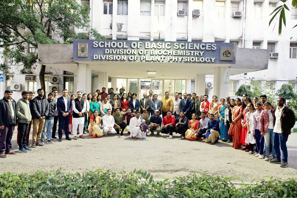 SandeepAdavi's tweet photo. other physiology scientis @ViswaChinnusamy  sir, @anjali_iari mam, @RenuPan276 mam, pramod sir, Rakesh Pandey sir,  Ajay Arora sir, vijay Paul sir, @RuchiBa22876966 mam, archana mam, sudhir sir, dandapani sir, Shivani mam, @madanpal sir, v p Singh sir. https://t.co/LfqCbUO5Wy