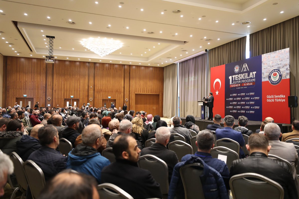 _aliyalcin_'s tweet photo. 📍Bolu'dayız

7. Dönem 1. Teşkilat Eğitim Toplantıları kapsamında Bolu, Bartın, Düzce, Karabük, Sakarya ve Zonguldak teşkilatlarımızın lider kadrolarıyla Bolu'da biraraya geldik. 

Yerelden evrensele örgütlü mücadelemizin gücüne güç katmak için illerimizdeki Şube Yönetim Kurulları, Disiplin, Denetleme, İlçe ve Üniversite Temsilcilik Yönetimleri, Kadın Komisyonu yönetimlerimiz ile 10.Bölge Eğitim Programı başladı.

Teşkilat eğitimlerimiz, sendikal mücadelemizde geçmişten günümüze hafıza tazelemeye vesile olurken, birikim ve motivasyonu artıran yanı ile çekirdeğin çelikleşmesine de hizmet etmektedir.