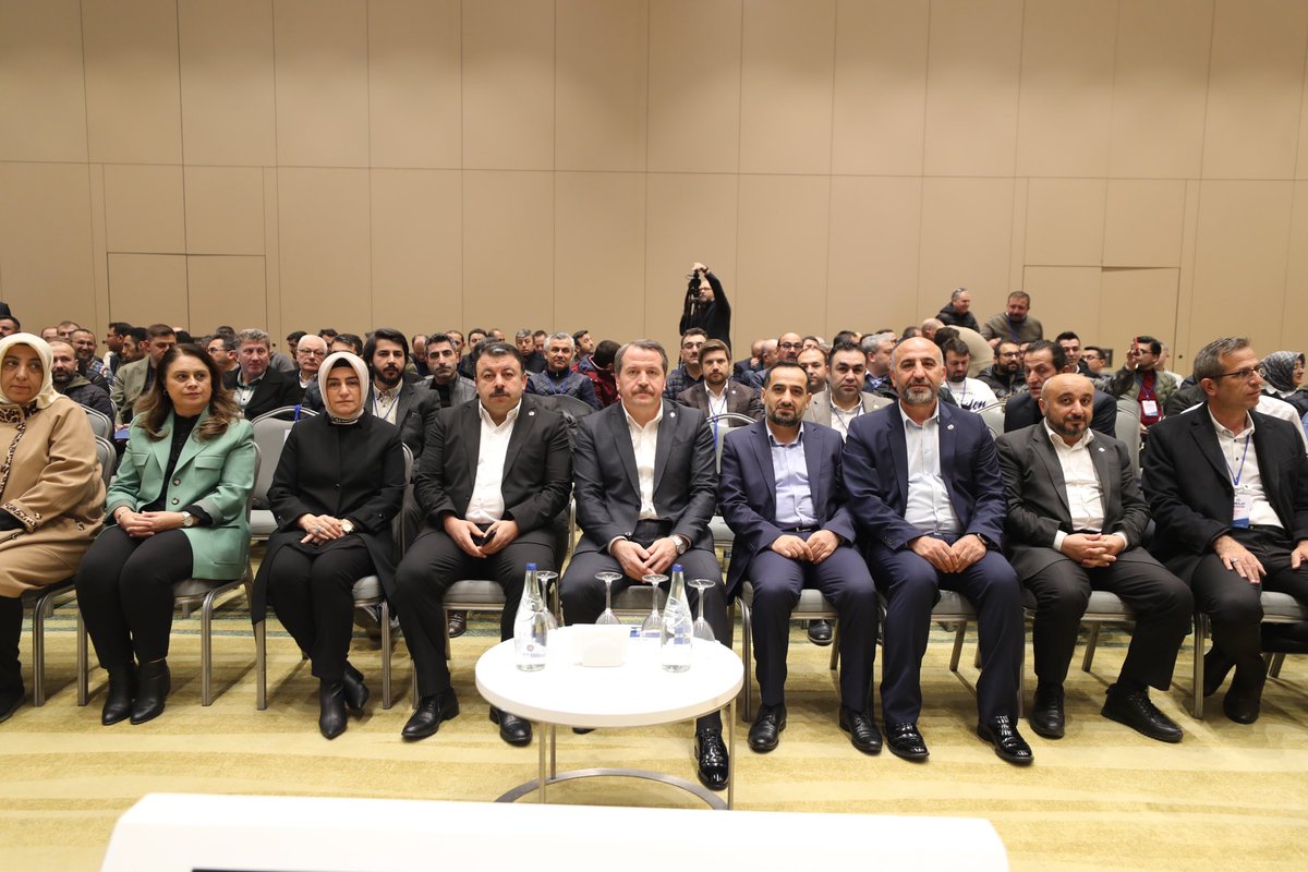 _aliyalcin_'s tweet photo. 📍Bolu'dayız

7. Dönem 1. Teşkilat Eğitim Toplantıları kapsamında Bolu, Bartın, Düzce, Karabük, Sakarya ve Zonguldak teşkilatlarımızın lider kadrolarıyla Bolu'da biraraya geldik. 

Yerelden evrensele örgütlü mücadelemizin gücüne güç katmak için illerimizdeki Şube Yönetim Kurulları, Disiplin, Denetleme, İlçe ve Üniversite Temsilcilik Yönetimleri, Kadın Komisyonu yönetimlerimiz ile 10.Bölge Eğitim Programı başladı.

Teşkilat eğitimlerimiz, sendikal mücadelemizde geçmişten günümüze hafıza tazelemeye vesile olurken, birikim ve motivasyonu artıran yanı ile çekirdeğin çelikleşmesine de hizmet etmektedir.