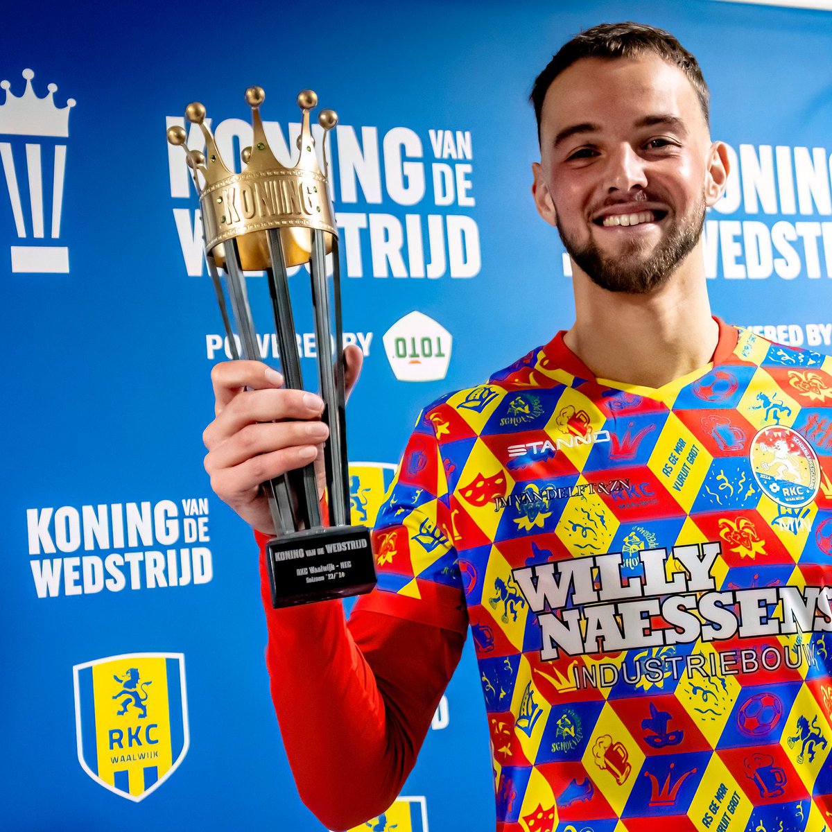 JEEGEEKA's tweet photo. DANS JE DE HELE NACHT MET MIJ 💛💙!! https://t.co/3idNYpKpci