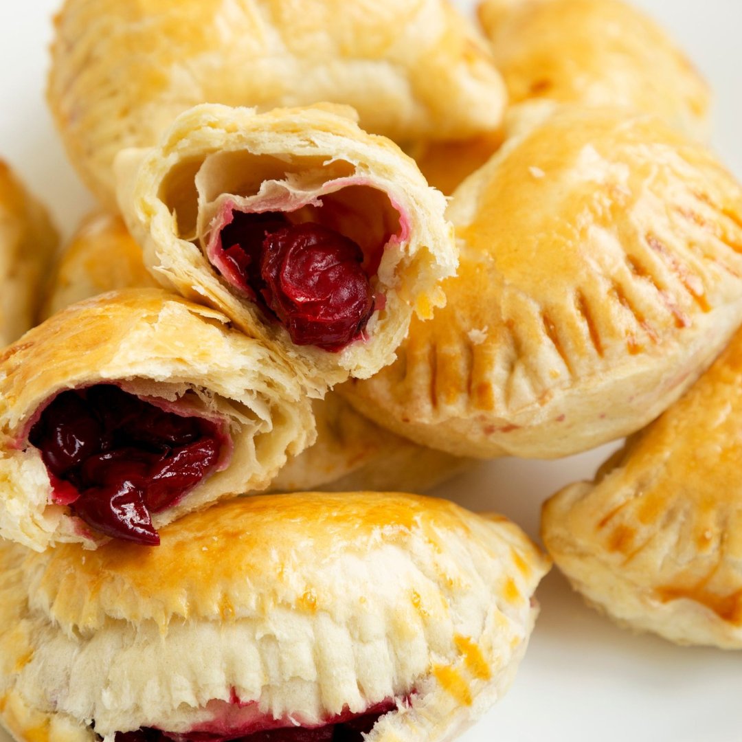 bestbakingtips's tweet photo. Bite-sized bliss in every fold! These Mini Cherry Empanadas are bursting with sweet cherry goodness, wrapped in a crispy embrace. 🍒🥟✨ Perfect for a pop of joy!

Get the recipe here: https://t.co/yVKgQh1iUl 

#MiniEmpanadaMagic #CherryDelight #BiteSizeHappiness https://t.co/Pj6Wf5K8s0