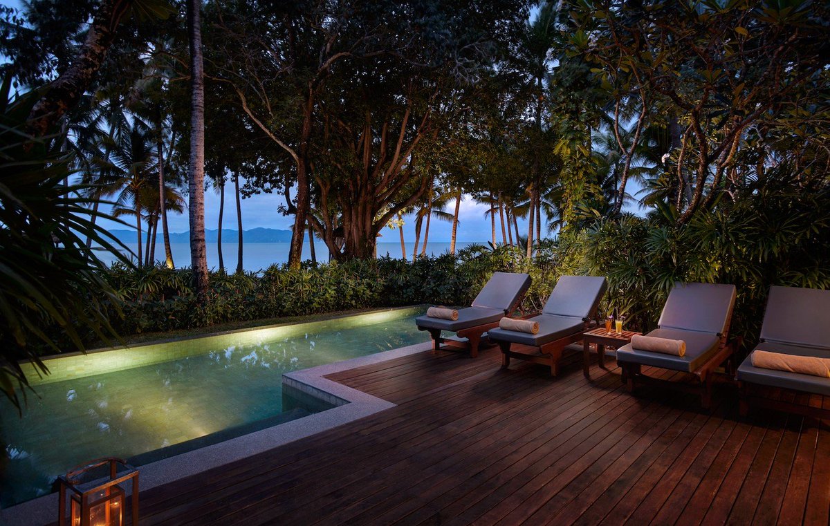 Feast your eyes on the allure of Santiburi Koh Samui's Two-Bedroom Grand Deluxe Beachfront Villa with a private pool!  

>>>bit.ly/3RbRyhY

#SantiburiKohSamui
#HotelKoSamui
#BeachfrontBliss
#ComfortableAccommodation
#RestAndRelaxations
#ContemporaryComforts