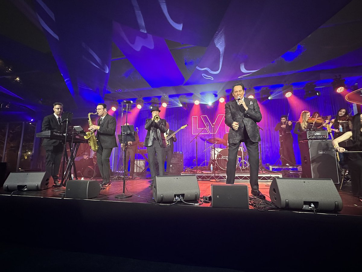 John Katsilometes (@johnnykats) on Twitter photo This ⦠<a href="/WayneNewtonMrLV/">Wayne Newton</a> w/ <a href="/Raiders/">Las Vegas Raiders</a> owner Mark Davis @ Commissionerās Party ⦠<a href="/reviewjournal/">Las Vegas Review-Journal</a> #SuperBowl This ⦠<a href="/WayneNewtonMrLV/">Wayne Newton</a> w/ <a href="/Raiders/">Las Vegas Raiders</a> owner Mark Davis @ Commissionerās Party ⦠<a href="/reviewjournal/">Las Vegas Review-Journal</a> #SuperBowl