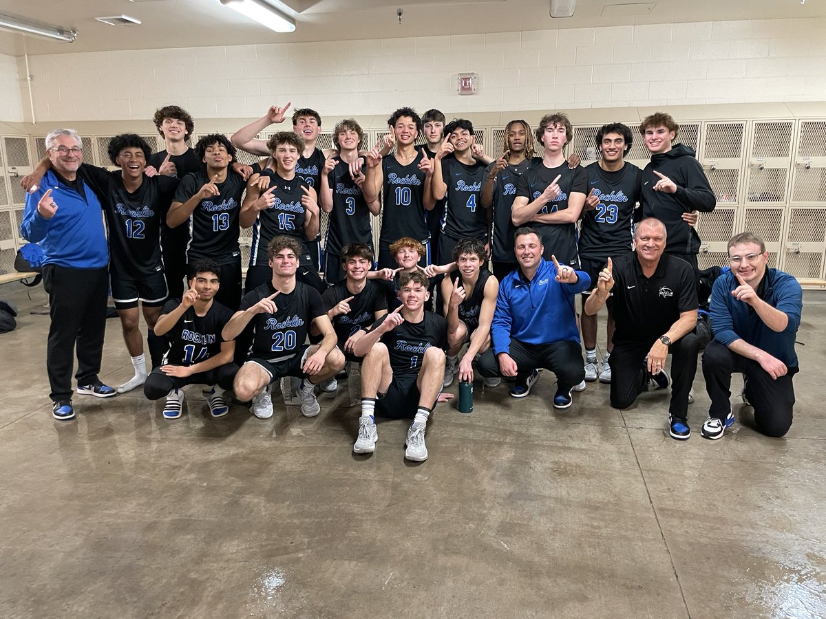 For the first time since the 2008-2009 season @RHSThunderHoops is champions of the SFL without having to share the title. They went from “worst to first” and finish the regular season record at 26-2 and 8-2 in the SFL. #BoltUp⚡️🏀