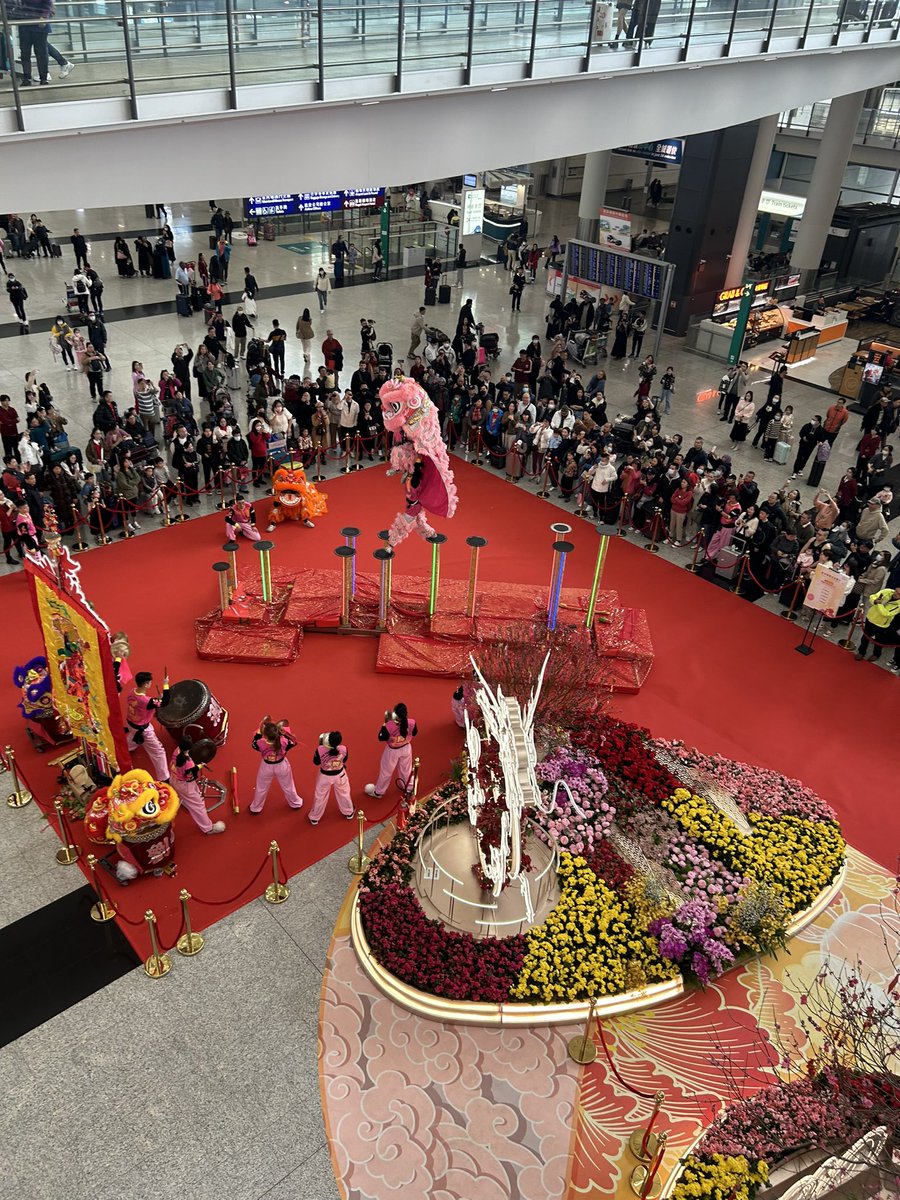 Dragon and lion dancing @hkairport on New Year’s Day.