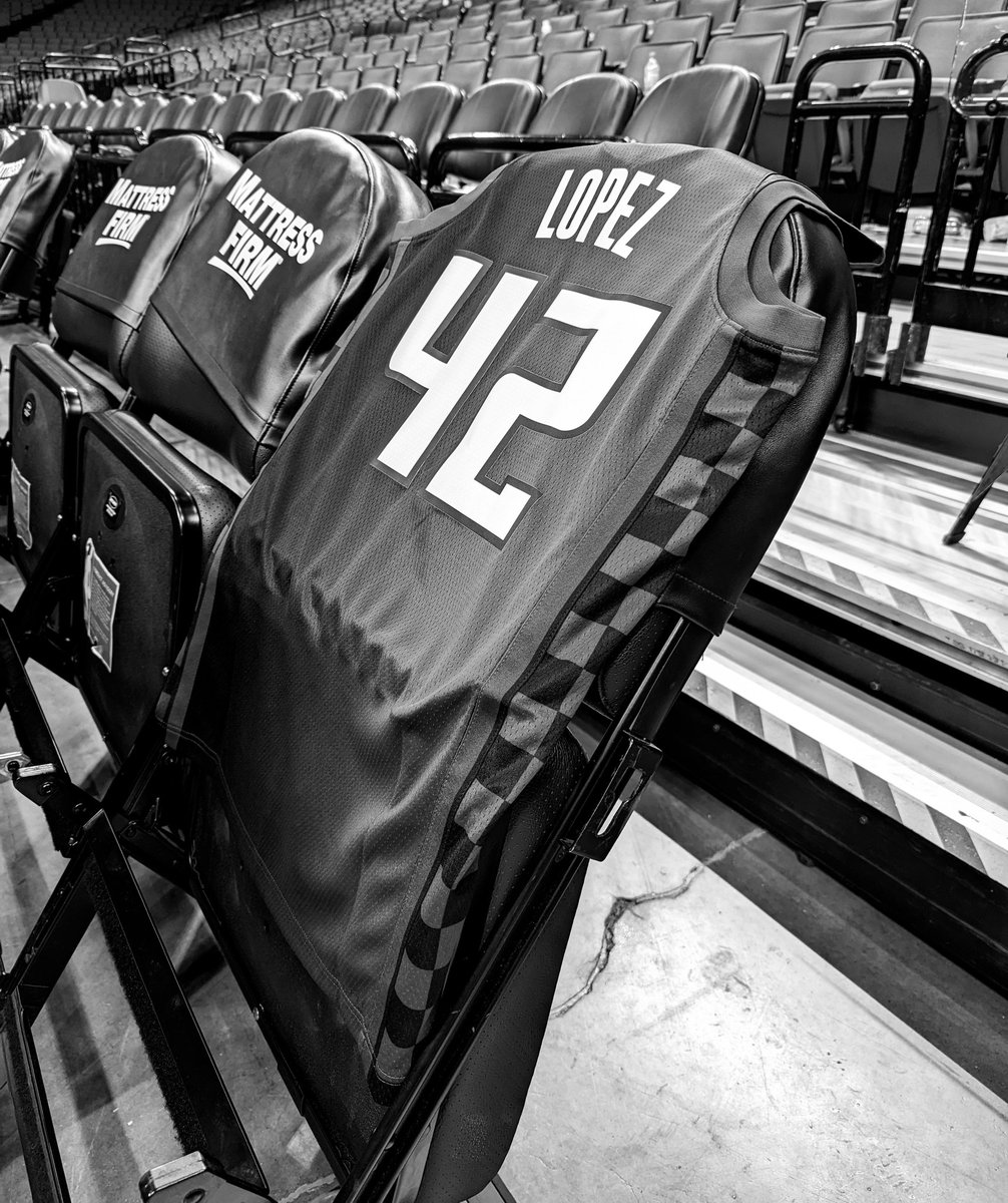 . @rolopez42 I copped that jersey at the store man. Sad you couldn't get here in time for tipoff. See you next game. #alwaysaking #kingslegend #sacramentoproud